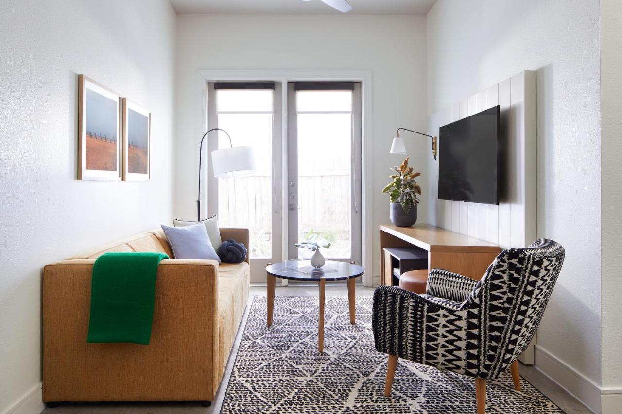 Sentral East Austin At 1614 E Sixthアパートホテル エクステリア 写真